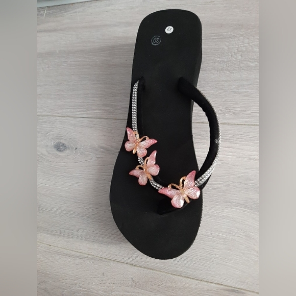 Butterflies 🦋 sandals - Picture 4 of 5